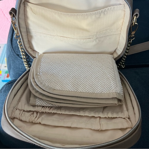 Itzy ritzy double take crossbody diaper bag - Picture 5 of 9